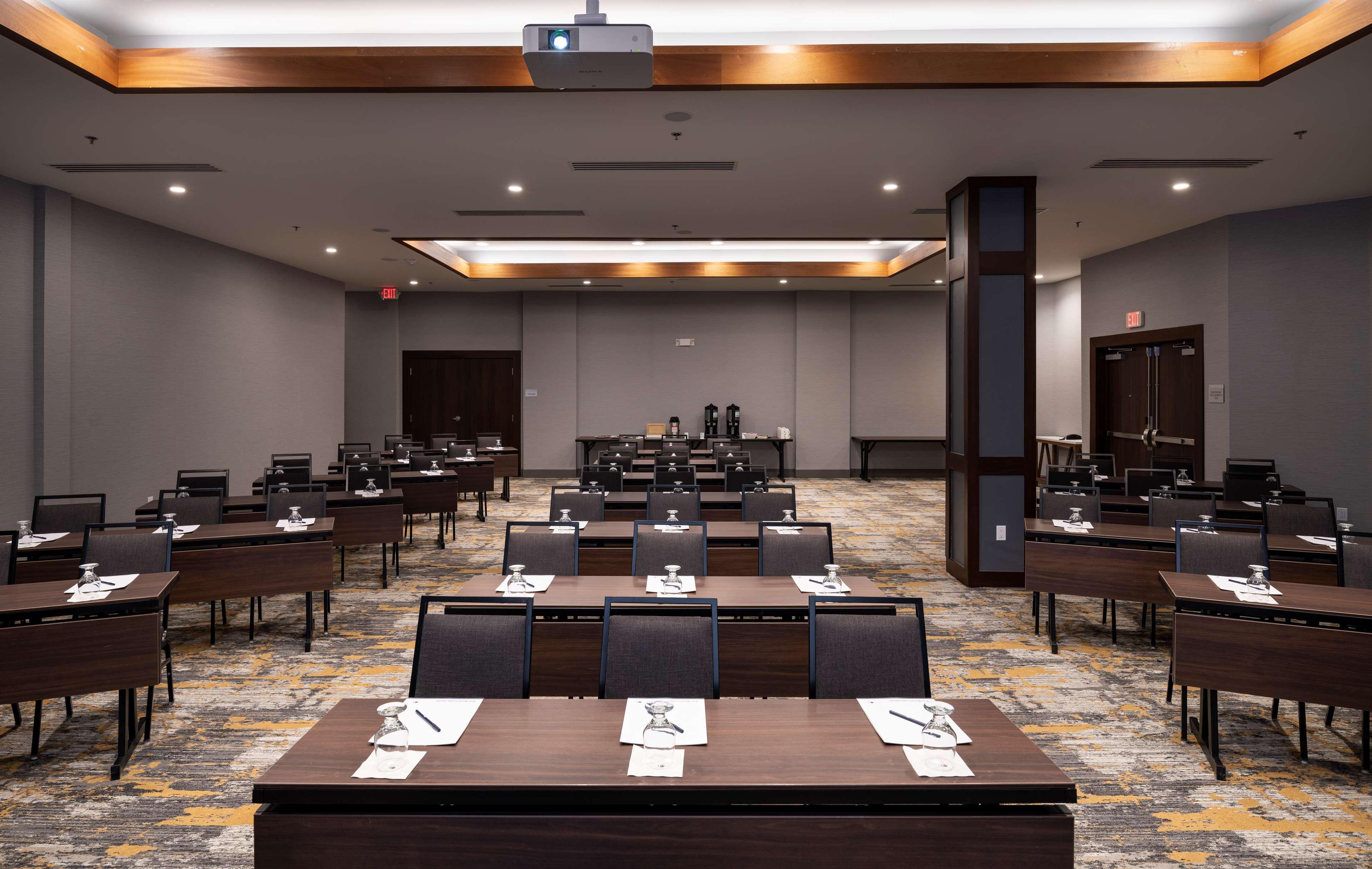 Doubletree By Hilton Madison East Hotel Ngoại thất bức ảnh