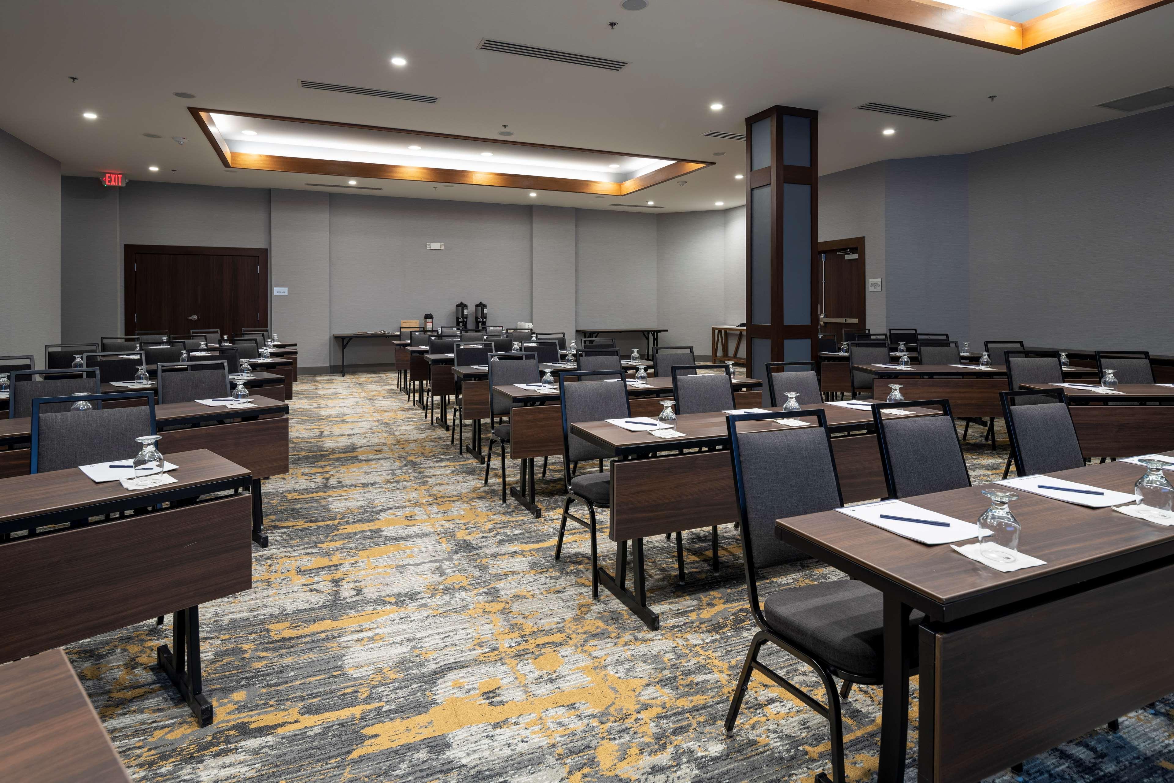 Doubletree By Hilton Madison East Hotel Ngoại thất bức ảnh