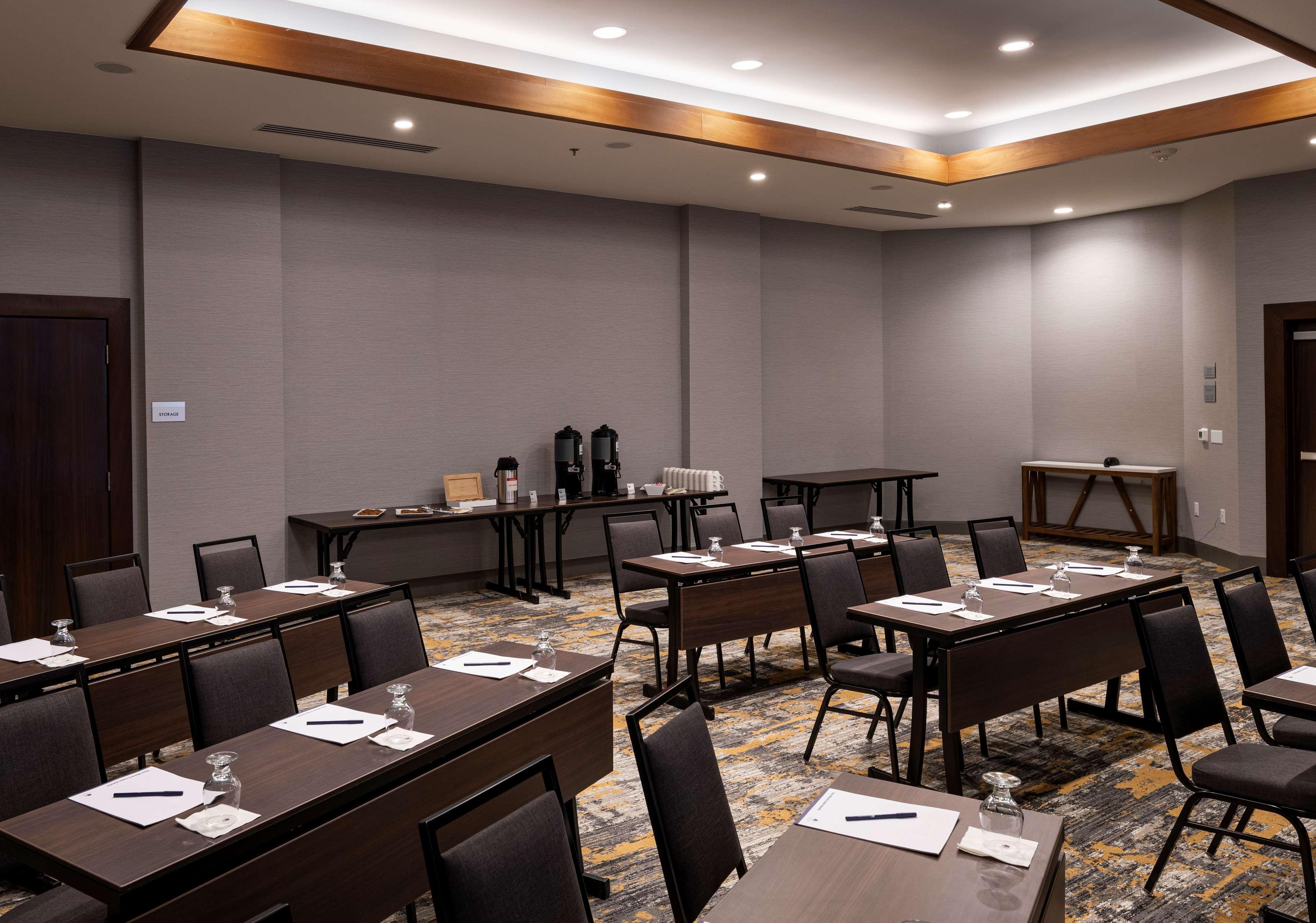 Doubletree By Hilton Madison East Hotel Ngoại thất bức ảnh