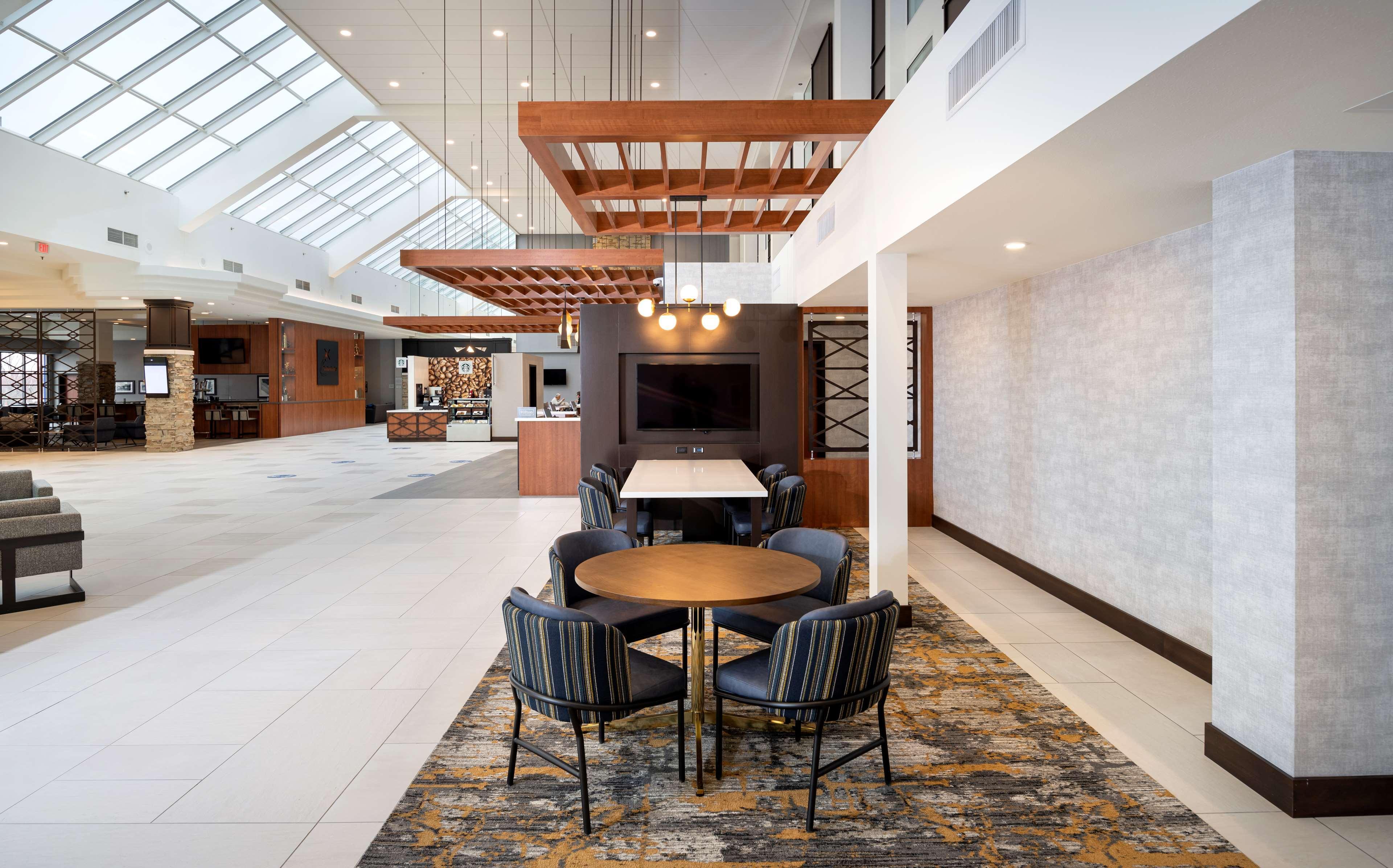 Doubletree By Hilton Madison East Hotel Ngoại thất bức ảnh