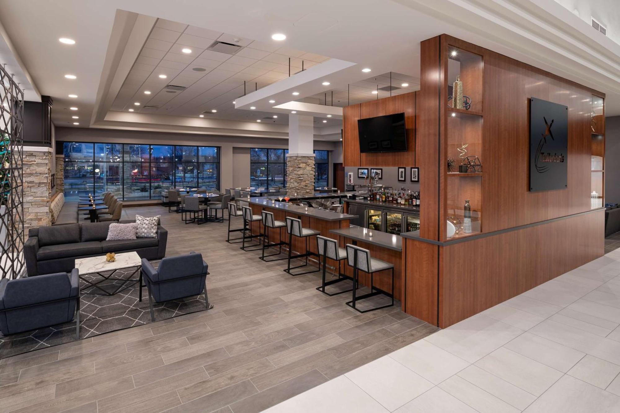 Doubletree By Hilton Madison East Hotel Ngoại thất bức ảnh