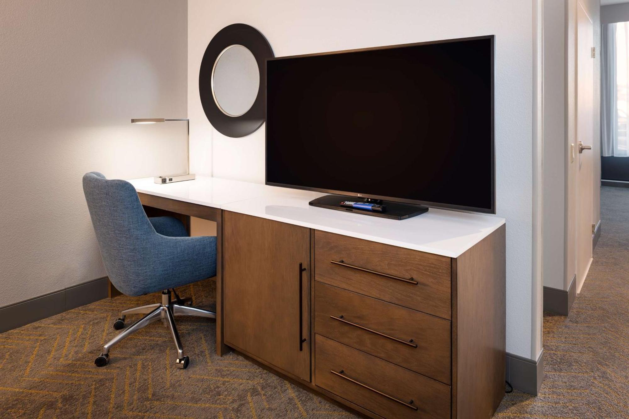 Doubletree By Hilton Madison East Hotel Ngoại thất bức ảnh