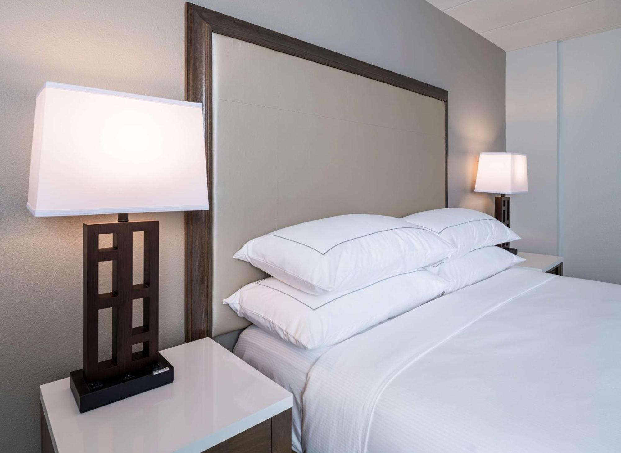 Doubletree By Hilton Madison East Hotel Ngoại thất bức ảnh