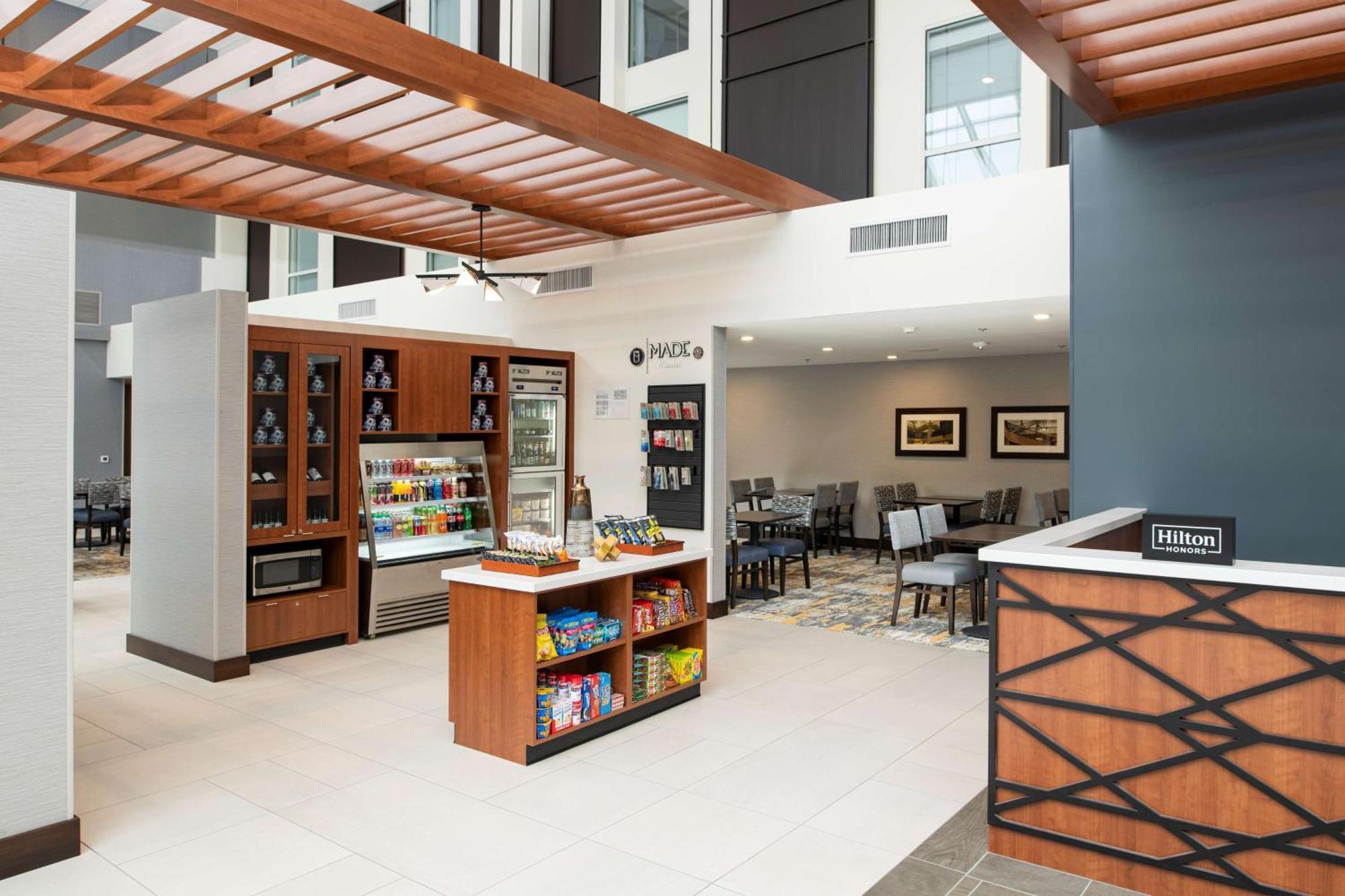 Doubletree By Hilton Madison East Hotel Ngoại thất bức ảnh