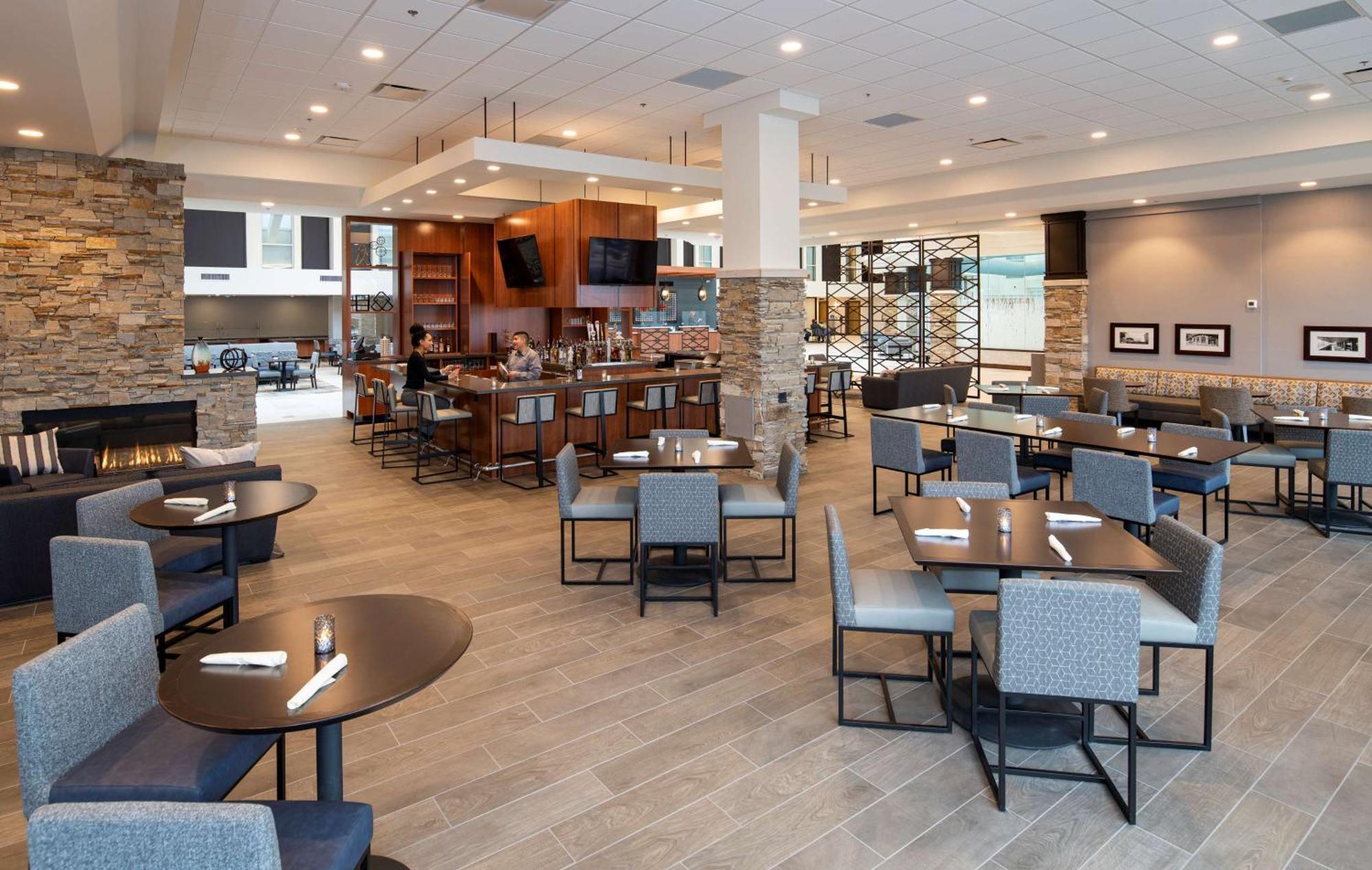 Doubletree By Hilton Madison East Hotel Ngoại thất bức ảnh